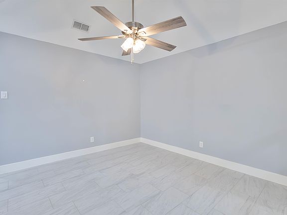 4th image of 211 Riverbank Dr