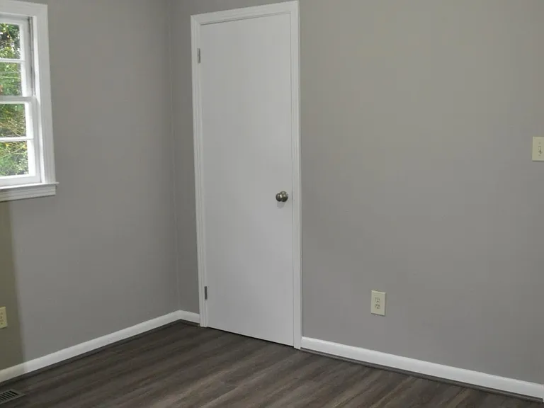 540 Owens Dr — Photo 7