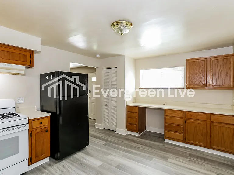 3284 Warfield Ave — Photo 6