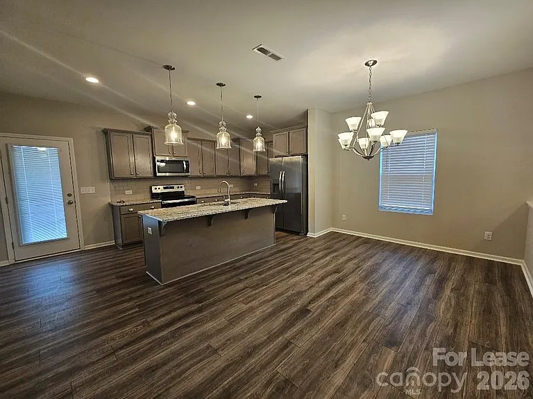 411 Copes Ct — Photo 3