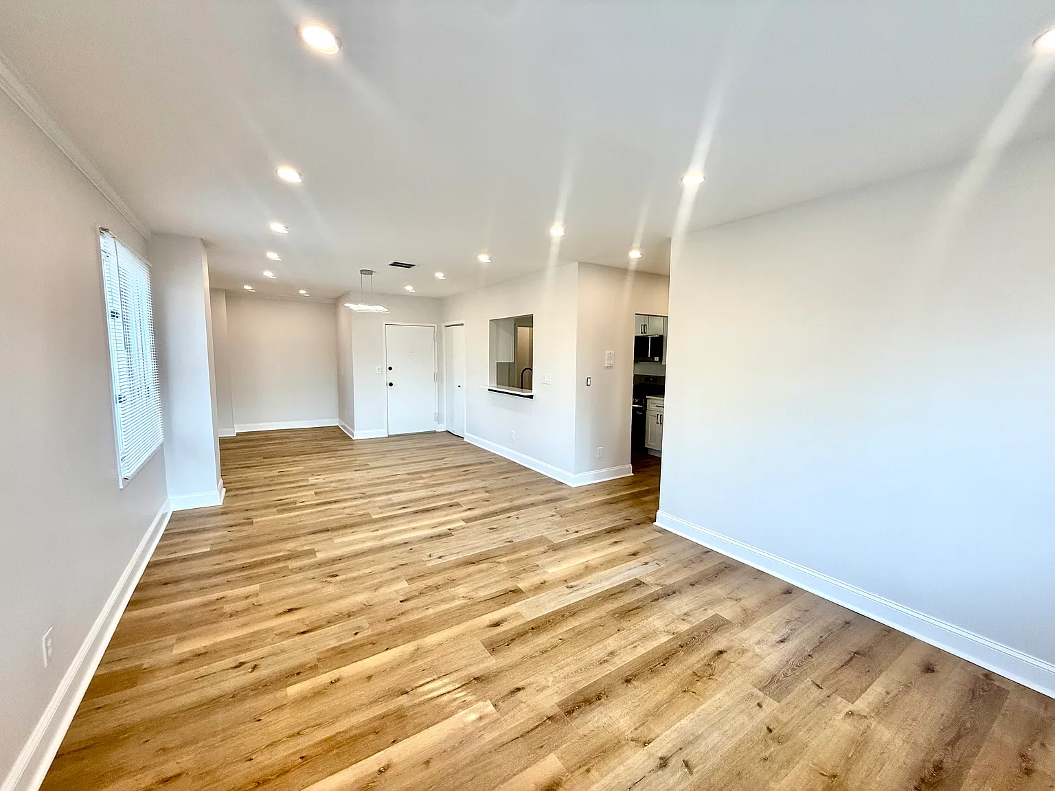 2 bed, 1100 sqft, $3,150 — Photo 2