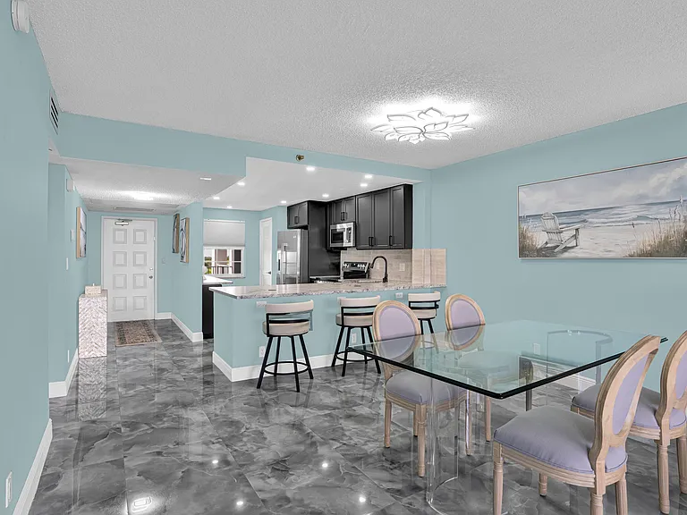 4015 W Palm Aire Dr #704 — Photo 3