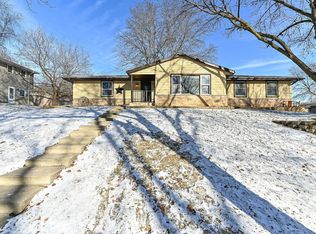 2710 Lander Ln, Waukesha, WI 53188