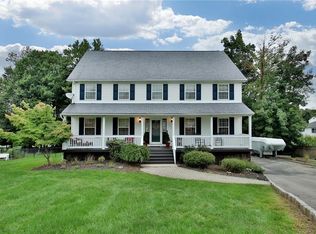 14 Seals Dr, Monroe, NY 10950