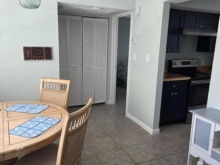 400 Beach Park Ln — Photo 3