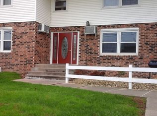 209 E 11th St APT 7, De Witt, IA 52742