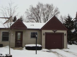 2444 Bridgewater Dr, Woodstock, IL 60098