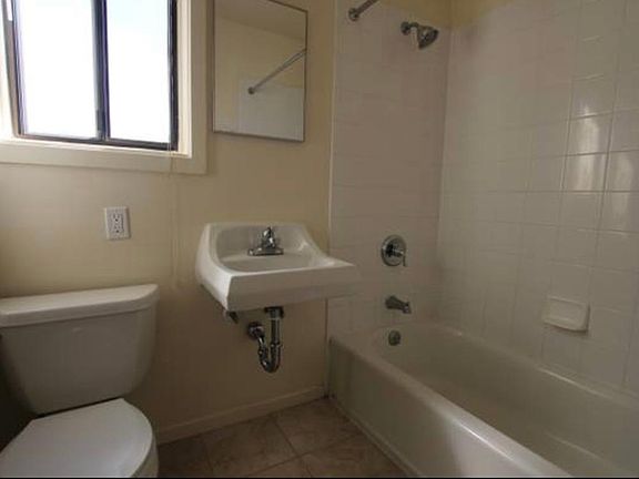 5th image of 1567 Pershing Dr