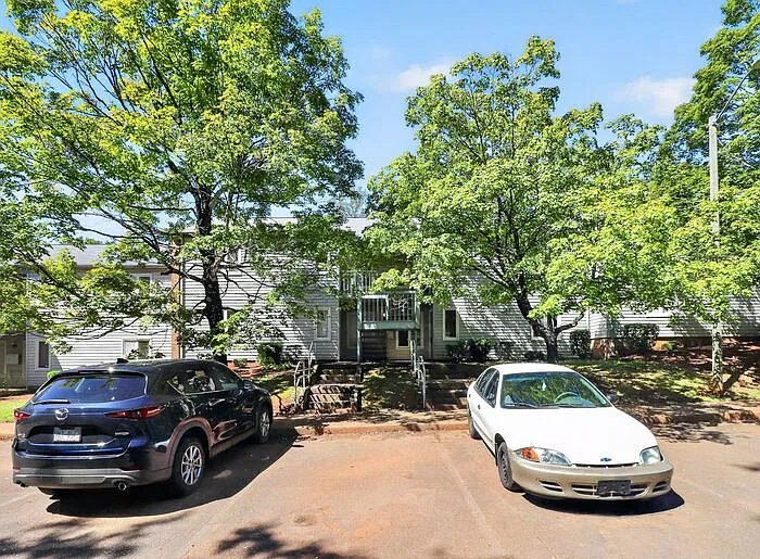 1 bed, 1.0 bath, 667 sqft, $1,195 — Photo 2