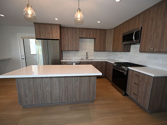 2nd image of 4375-83 Montalvo St #4377