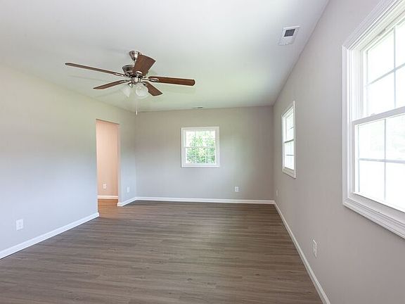 5th image of 904 Sylvia Cir