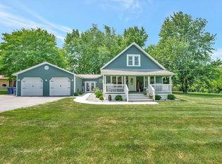 806 Timberview Ln, Monticello, IL 61856