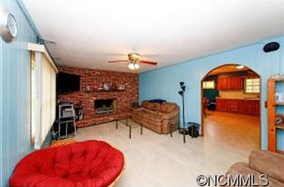 3rd image of 221 W Poplar Dr