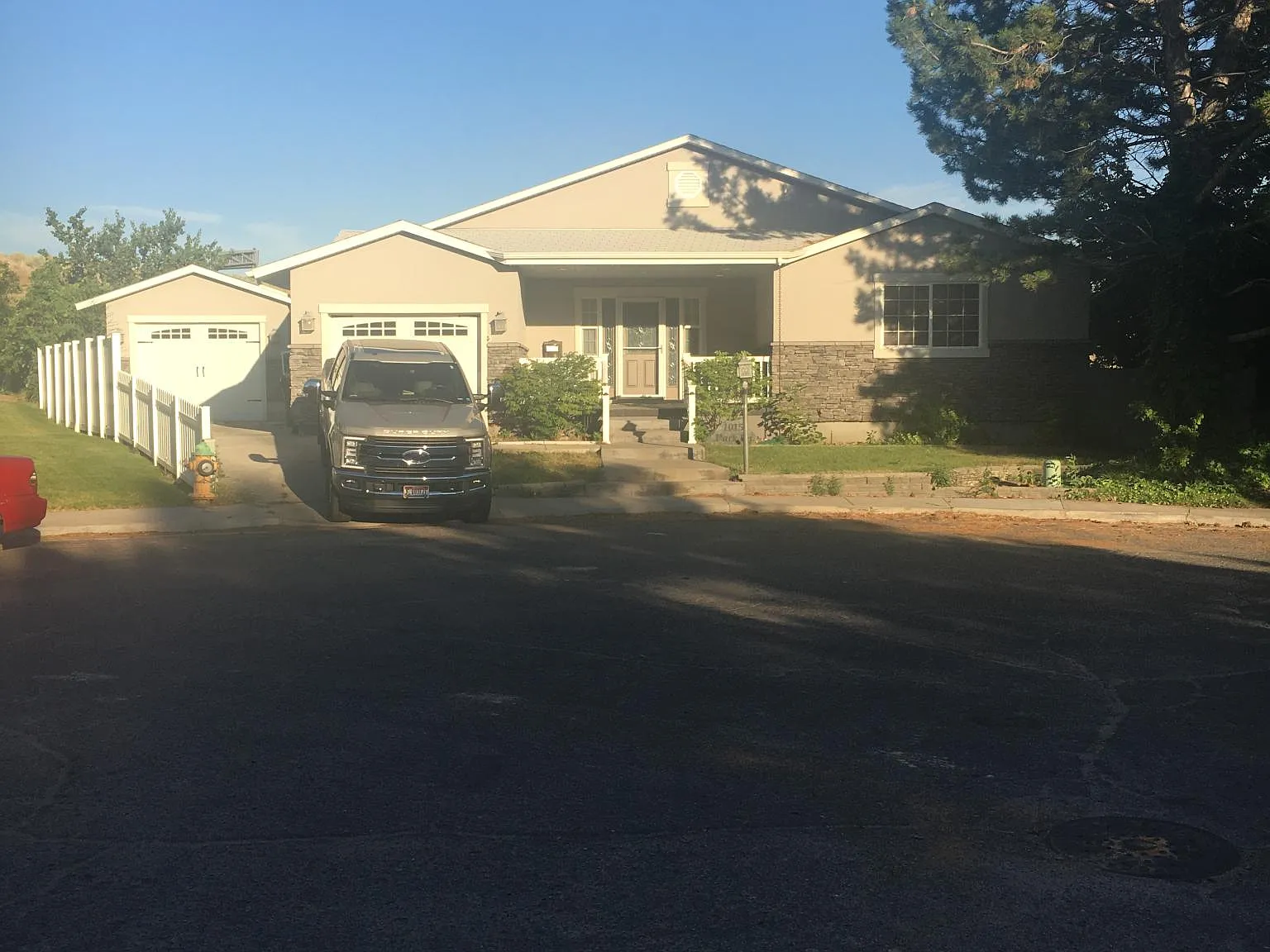 1015 Park Ln — Photo 1