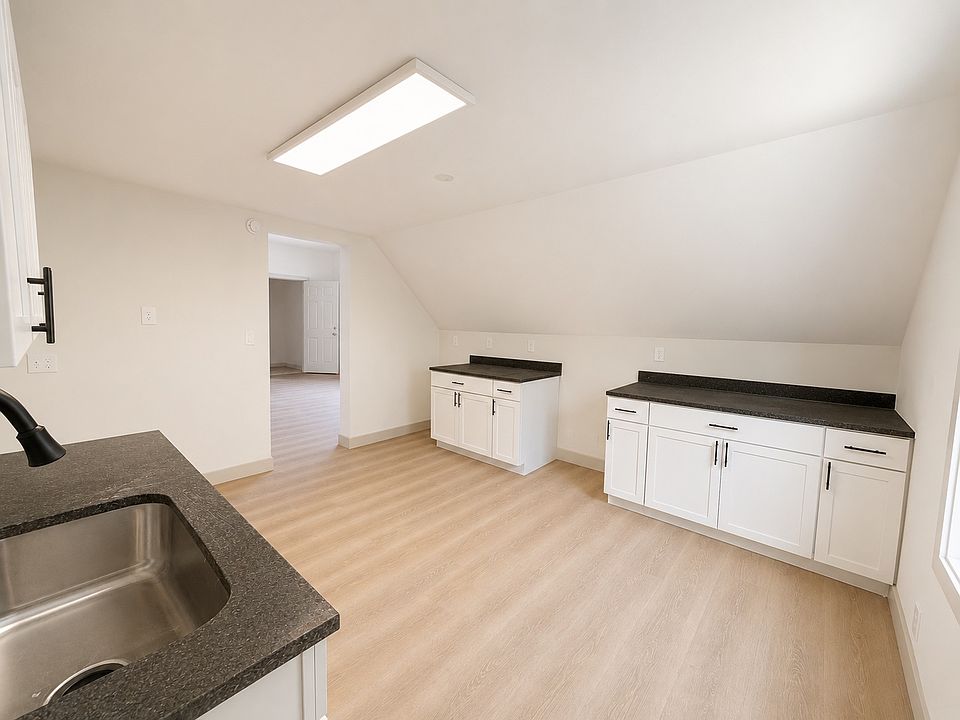 1st image of 658 Conway St Unit 2