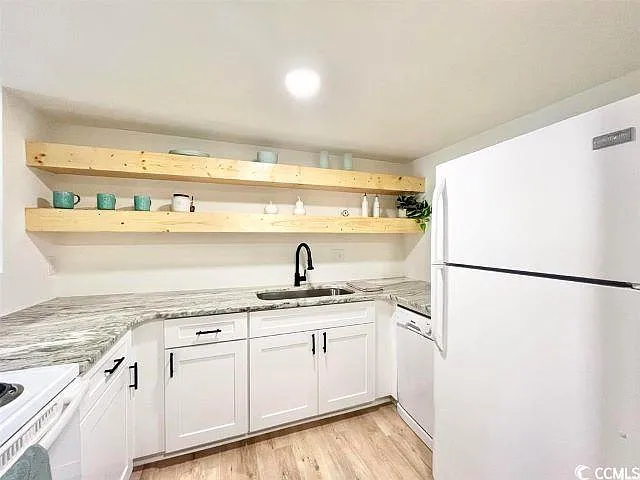 402 75th Ave N — Photo 10