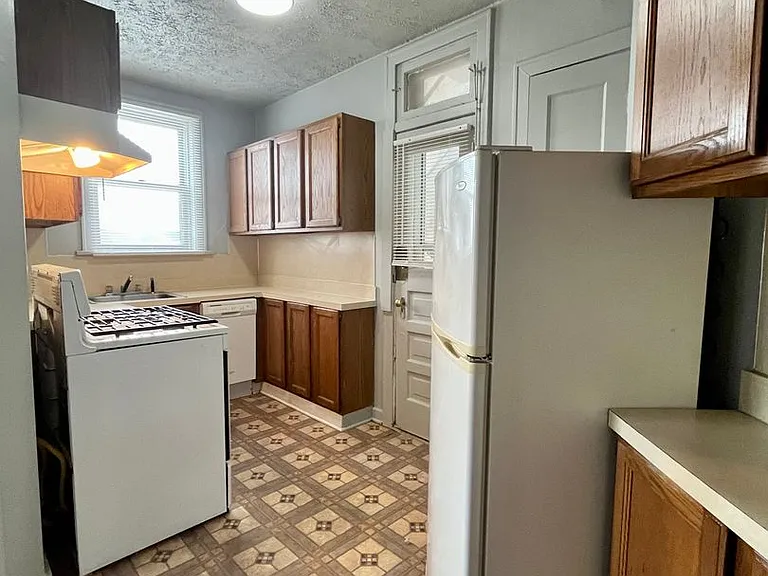 2221 Jones St — Photo 5