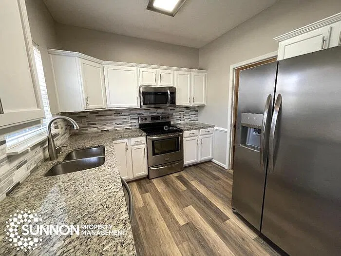 3 bed, 2.5 bath, 1563 sqft, $2,050 — Photo 2