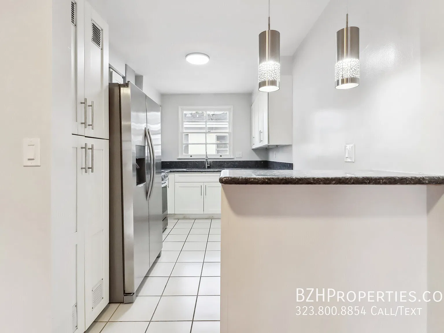 Bright Valley Village 2BR with Renovated Kitchen & Parking — Photo 4