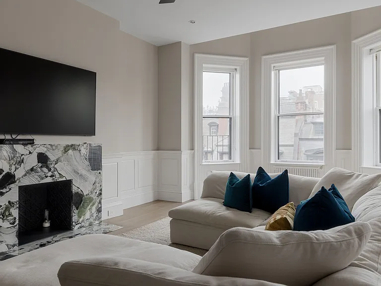 135 Commonwealth Ave #Penthouse 7/8 — Photo 2