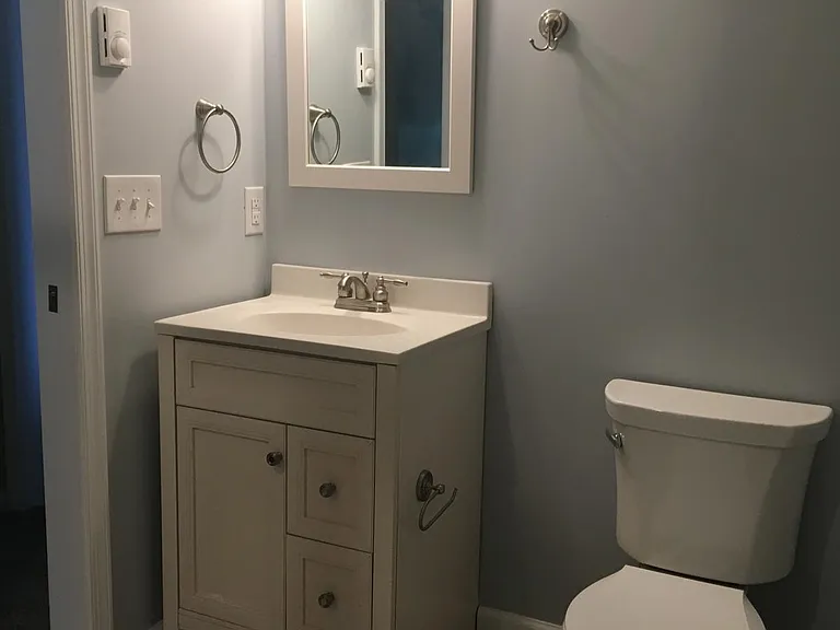 2nd Full Bathroom (upstairs)