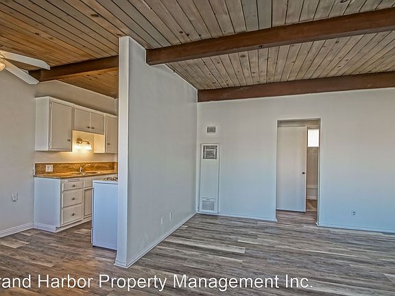 2nd image of 2616 Curtis Ave APT 2
