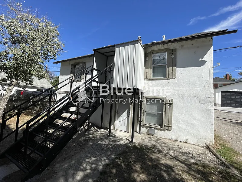 2 bed, 1.0 bath, 600 sqft, $700 — Photo 1
