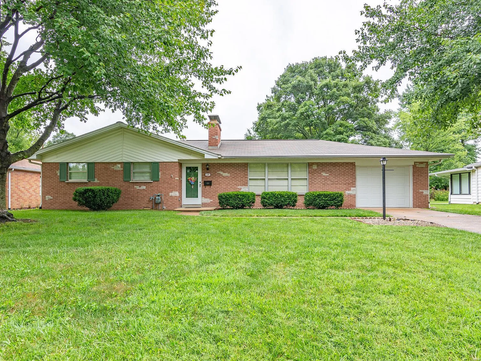 319 Oliver Lee Dr photo 1