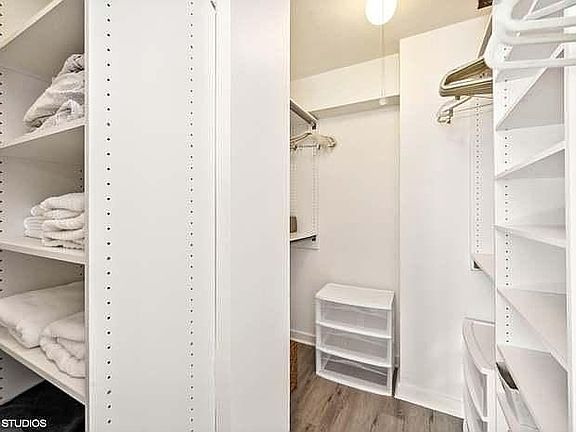 3rd image of 253 E Delaware Pl APT 17C