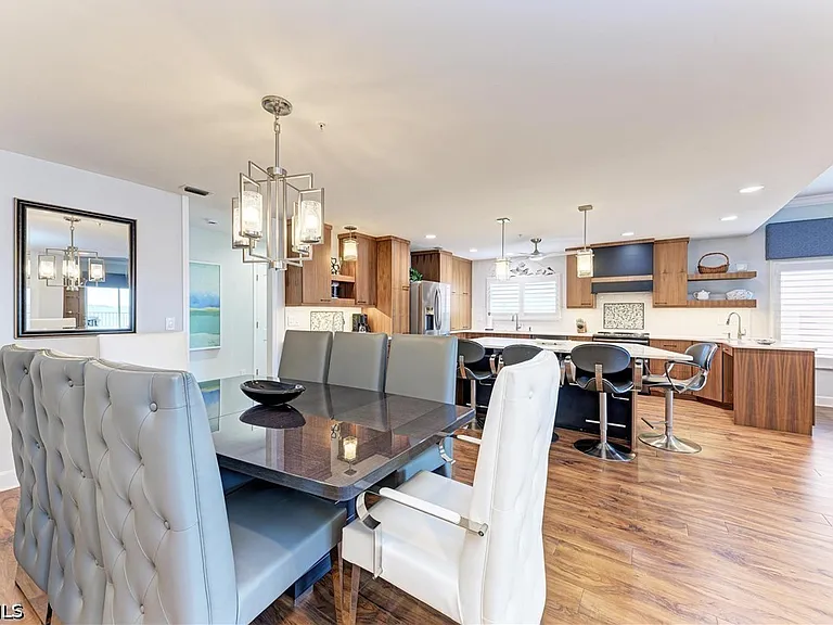 14813 Laguna Dr #401 — Photo 22