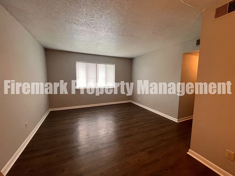 Pecan Manor Apartments — Photo 10