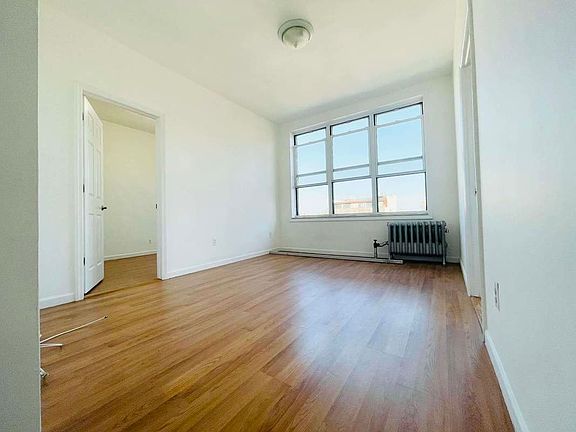 4th image of 28-33 37th St #4L