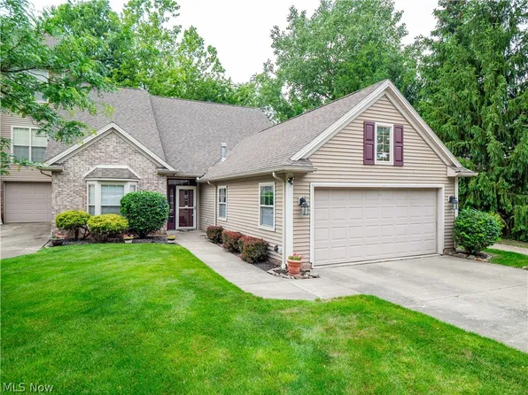 6610 Fox Hollow Ct, Middleburg Heights, OH 44130