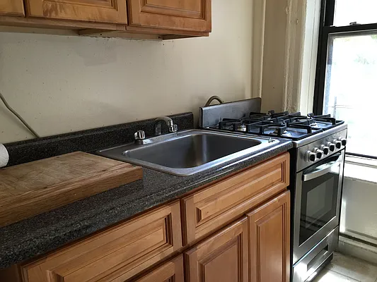 Rented by Edward Gugenheim, LREB | media 6