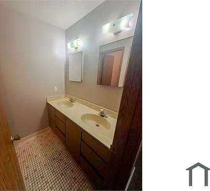 904 E Sturgis St #8 — Photo 6