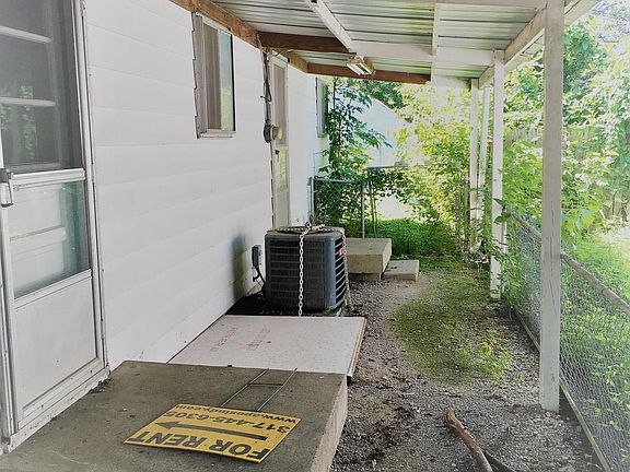 2nd image of 3928 Aurora St