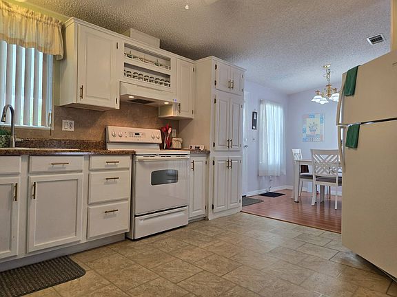 5th image of 217 Hibiscus Way