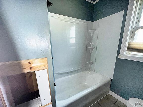 5th image of 2301 E 25th St