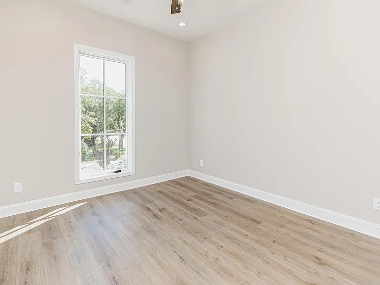 1009 Northside Dr — Photo 25