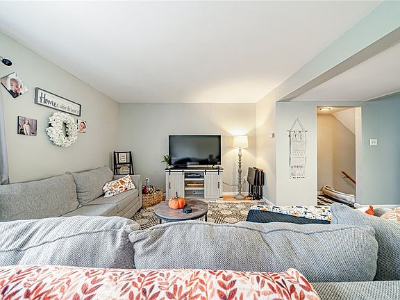 5th image of 102 Westfield Dr