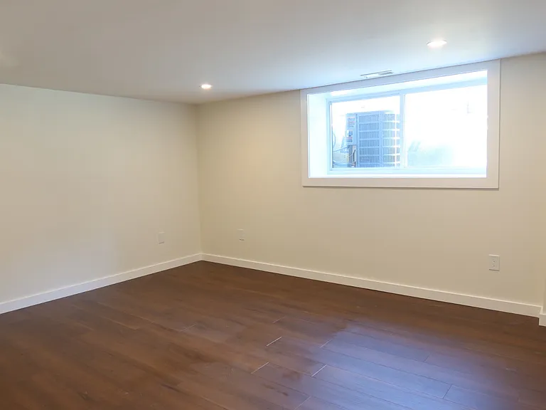 1220 Hollywood Ave #1 — Photo 11