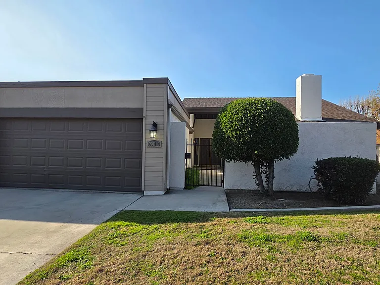 6901 Courtside Cir #3 — Photo 1