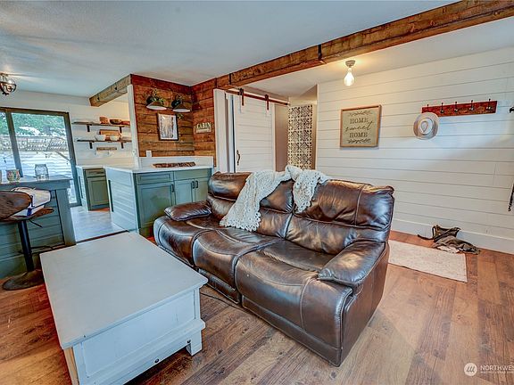 4th image of 21924 21928 88th Avenue E