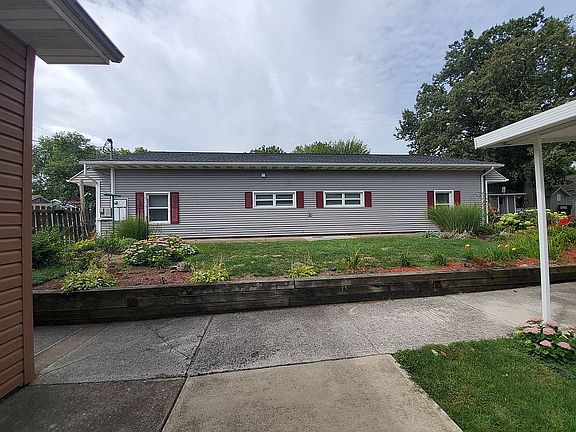 2nd image of 5865 E Plum St