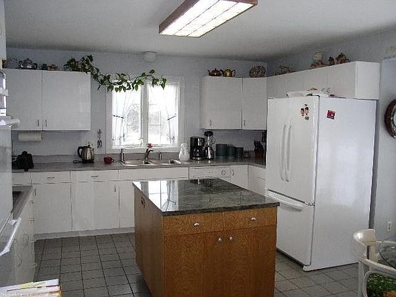 5th image of 19450 Parkview Ln N