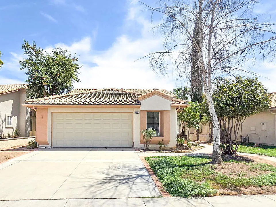 980 Oakland Hills Dr