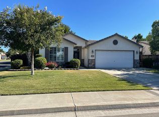 1082 W Pebble Dr, Hanford, CA