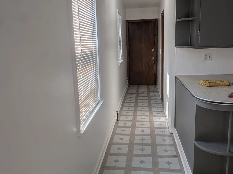 1951 N Summit St — Photo 5