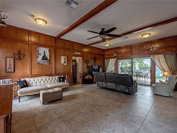 3rd image of 2404 Quail Hollow Dr