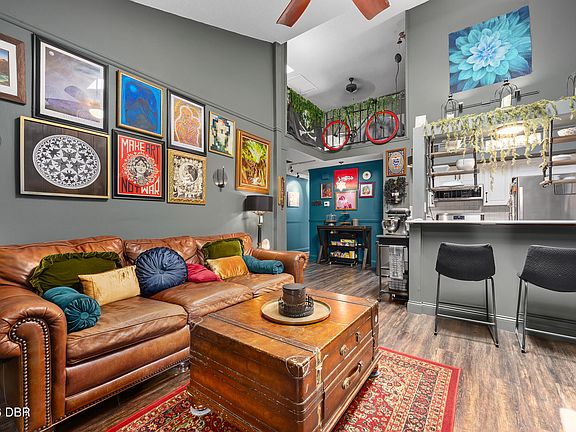 2nd image of 101 N Hill Ave APT 5